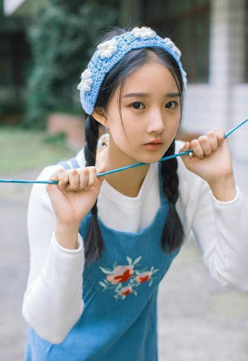 《镜报》：荷兰女足在预选赛中与法国队激战，荷兰女足首发阵容